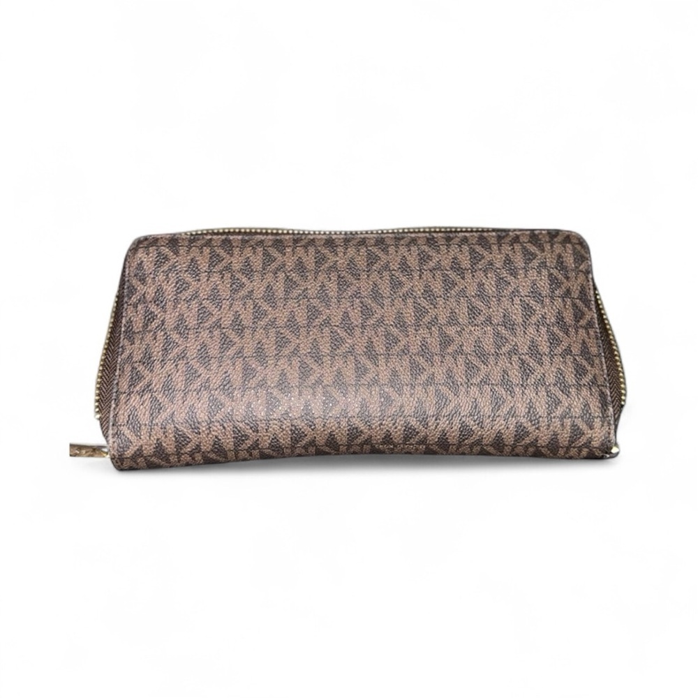 MICHAEL KORS
Jet Set Travel Large Logo Quarter-Zip Wallet🩵 - Picture 7 of 7